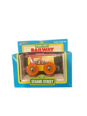 New VTG 1995 Tootsie Toy Sesame Street Birds Hardwood Rail Car Brio Compatible